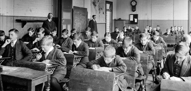 La educación basada en teorías antiguas y no actualizadas: Un análisis histórico y comparativo.